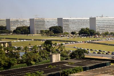 notícia: Governo autoriza preenchimento de 4,4 mil vagas em concursos federais